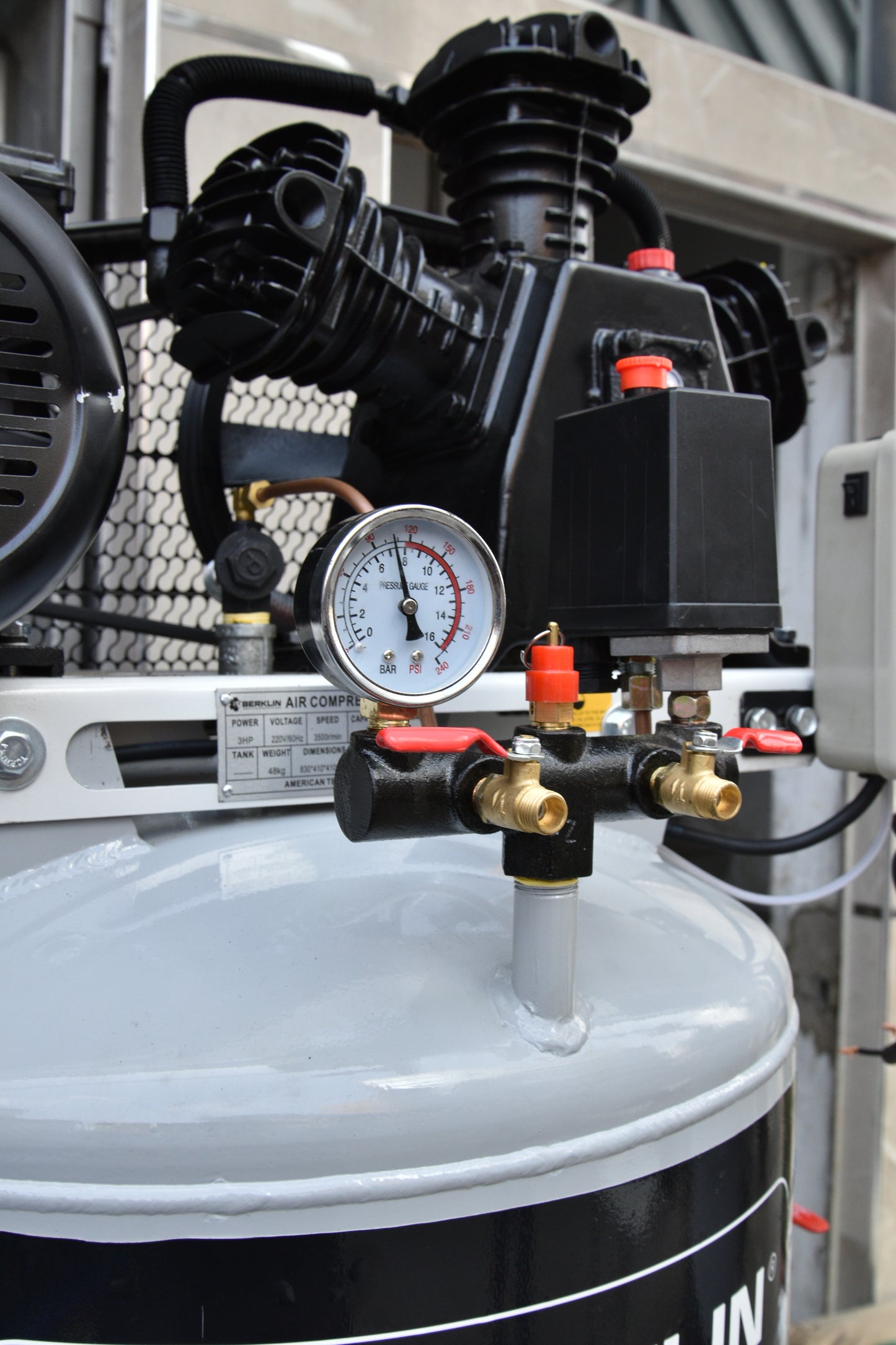 COMPRESORA INDUSTRIAL DE 80G DE 4HP DE 3 PISTONES