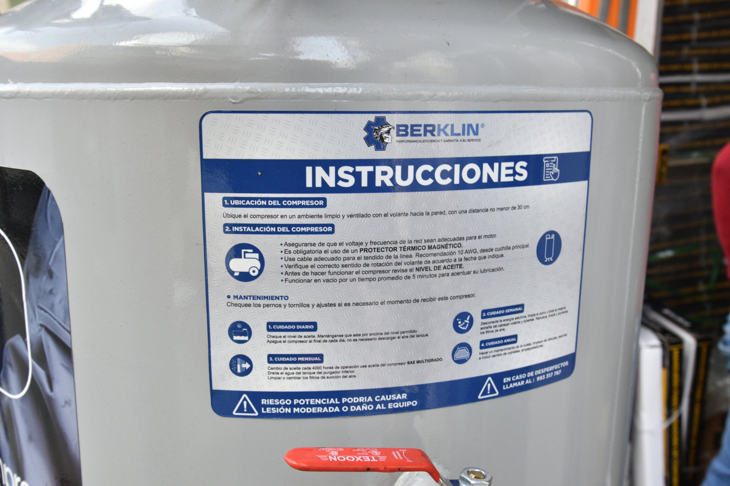 COMPRESORA INDUSTRIAL VERTICAL MONOFÁSICA DE 3HP DE 80G